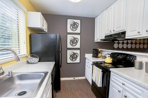 Fully Equipped Kitchen at Union Heights Apartments, Colorado Springs, 80918